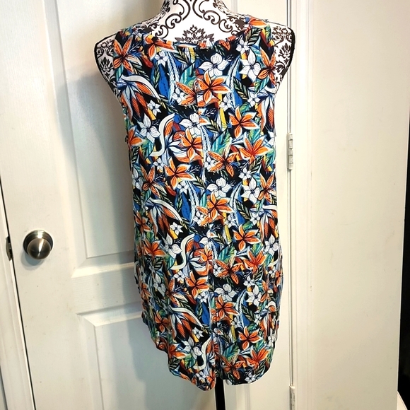 EUC!!!! APT.9 Droptail Tank - Picture 2 of 3